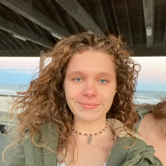 Meet your Posher, Taylor - Picture 3 of 7